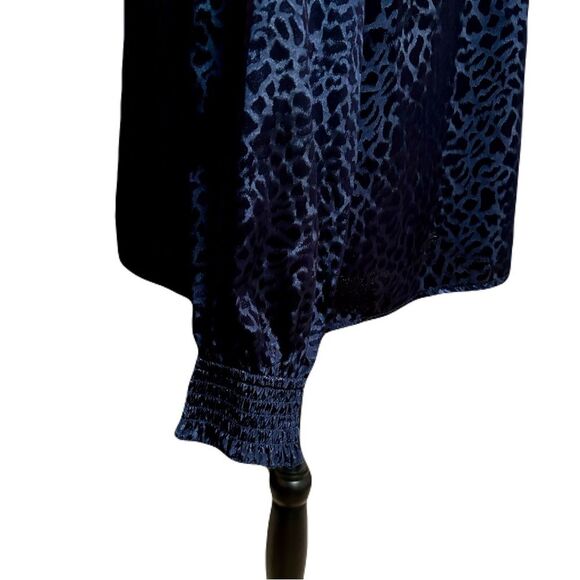 Liverpool Los Angeles Navy Jacquard Animal Print Peasant Blouse, Sz. M, EUC - Picture 9 of 9